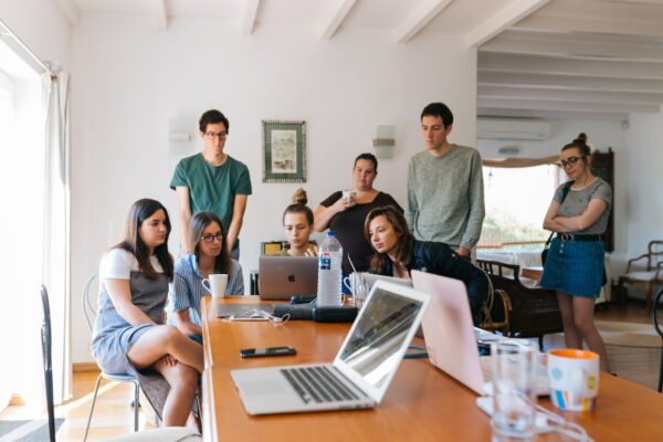 How to Organize Daily Standup Meetings [11 Proven Ways]